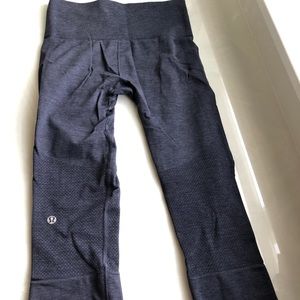EUC size 4 Lululemon dark blue crop leggings